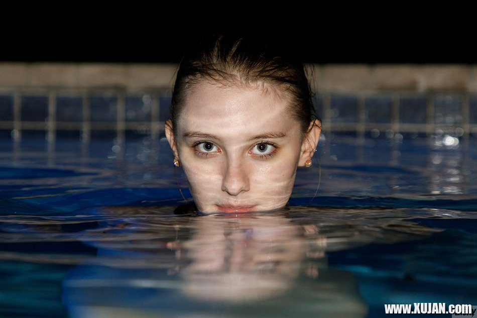Melody Marks takes off her wet bikini in the pool - Photo #523404