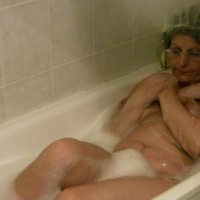Clara and Lea have shower time