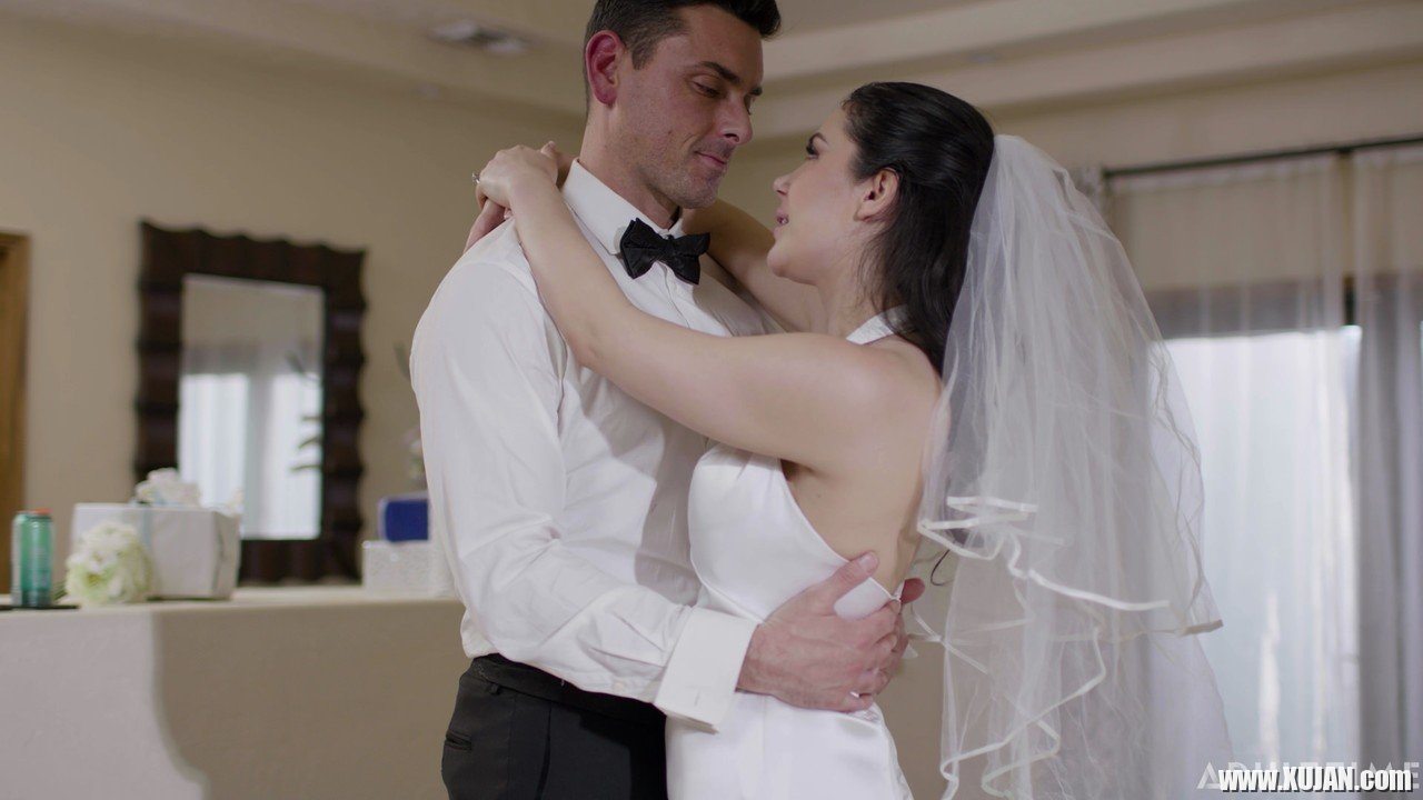 Cock hungry bride Valentina Nappi gets her pussy licked and dicked - Photo #526439
