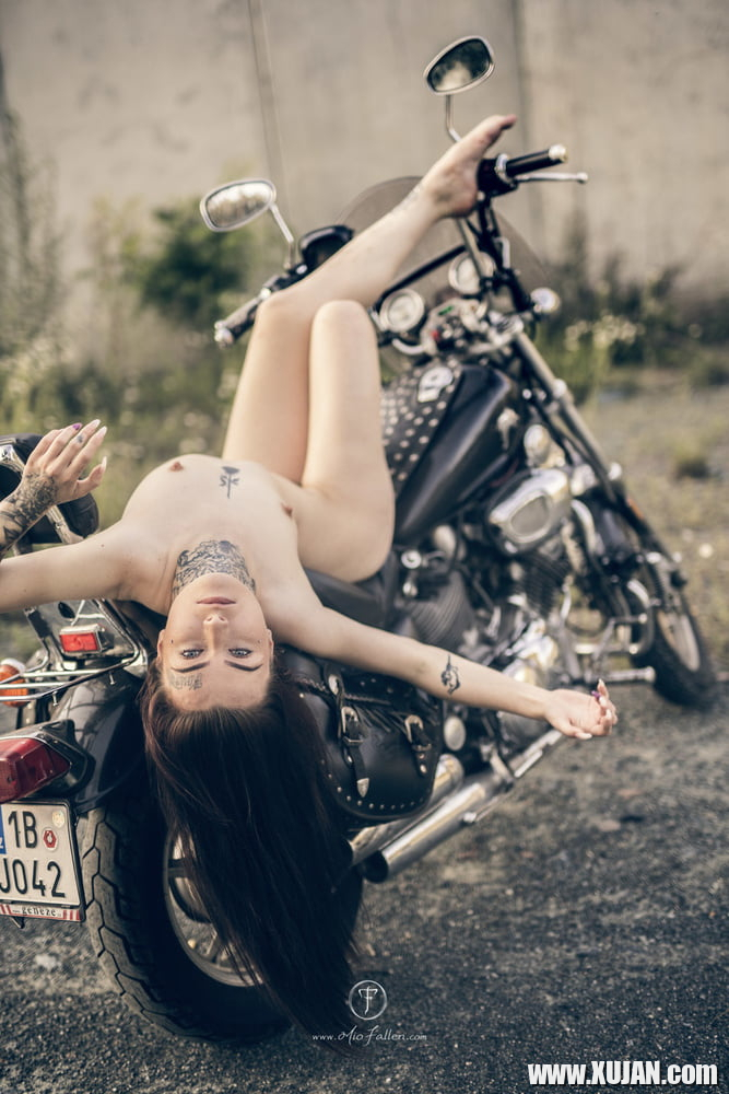 Tabitha Poison on the Motorcycle - Photo #529607