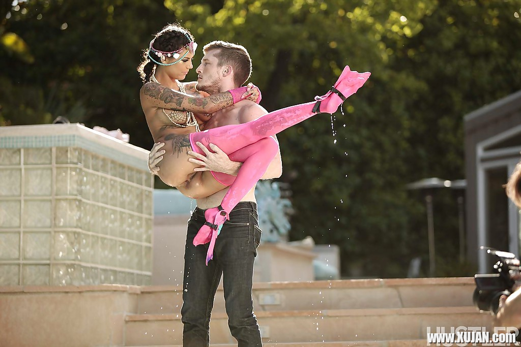 Heavily inked teen pornstar Bonnie Rotten taking anal sex in pink nylons - Photo #531053