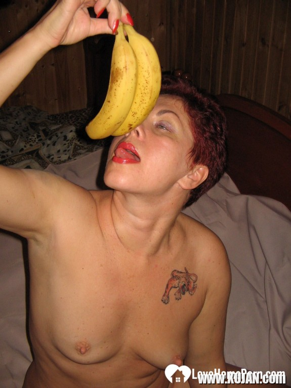 Dipping my cock into her banana vagina - Photo #532120