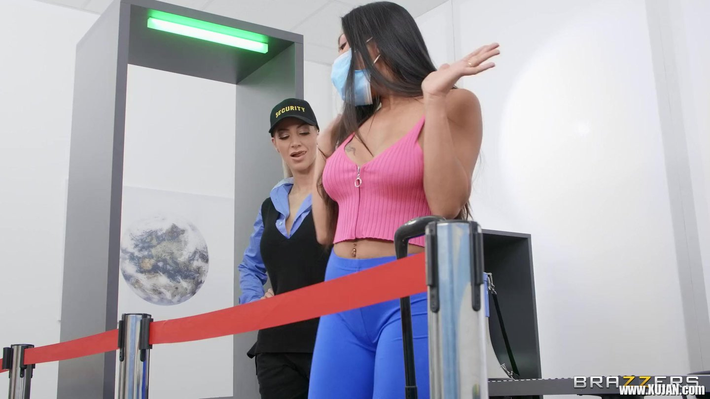 Fierce Nathaly Cherie explores Polly Pons gaping pussy - Photo #533672
