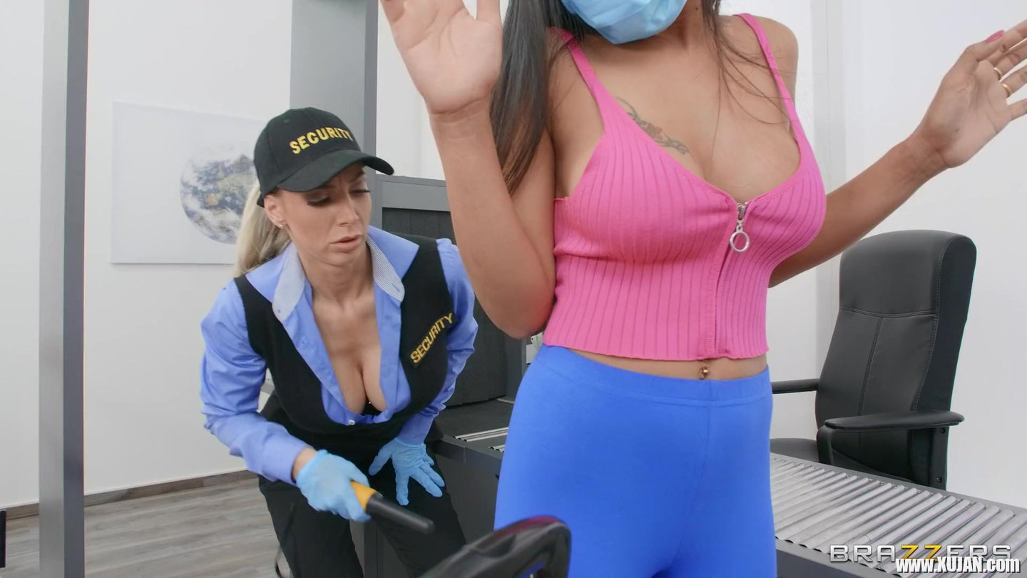 Fierce Nathaly Cherie explores Polly Pons gaping pussy - Photo #533674