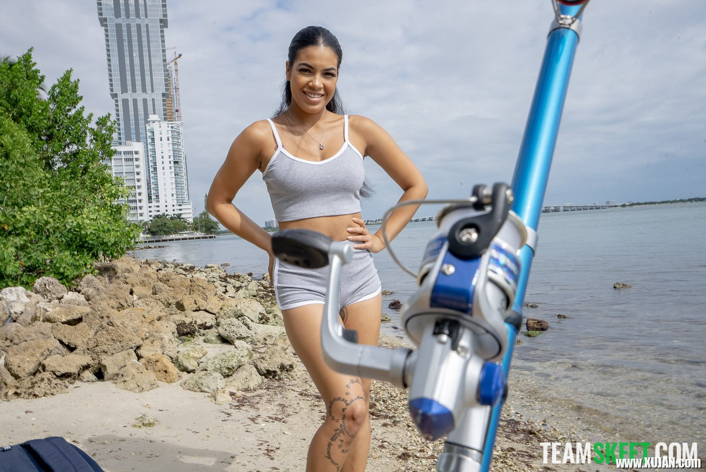 Exotic beauty Maya Farrell seduces and fucks some lucky fisherman - Photo #535291