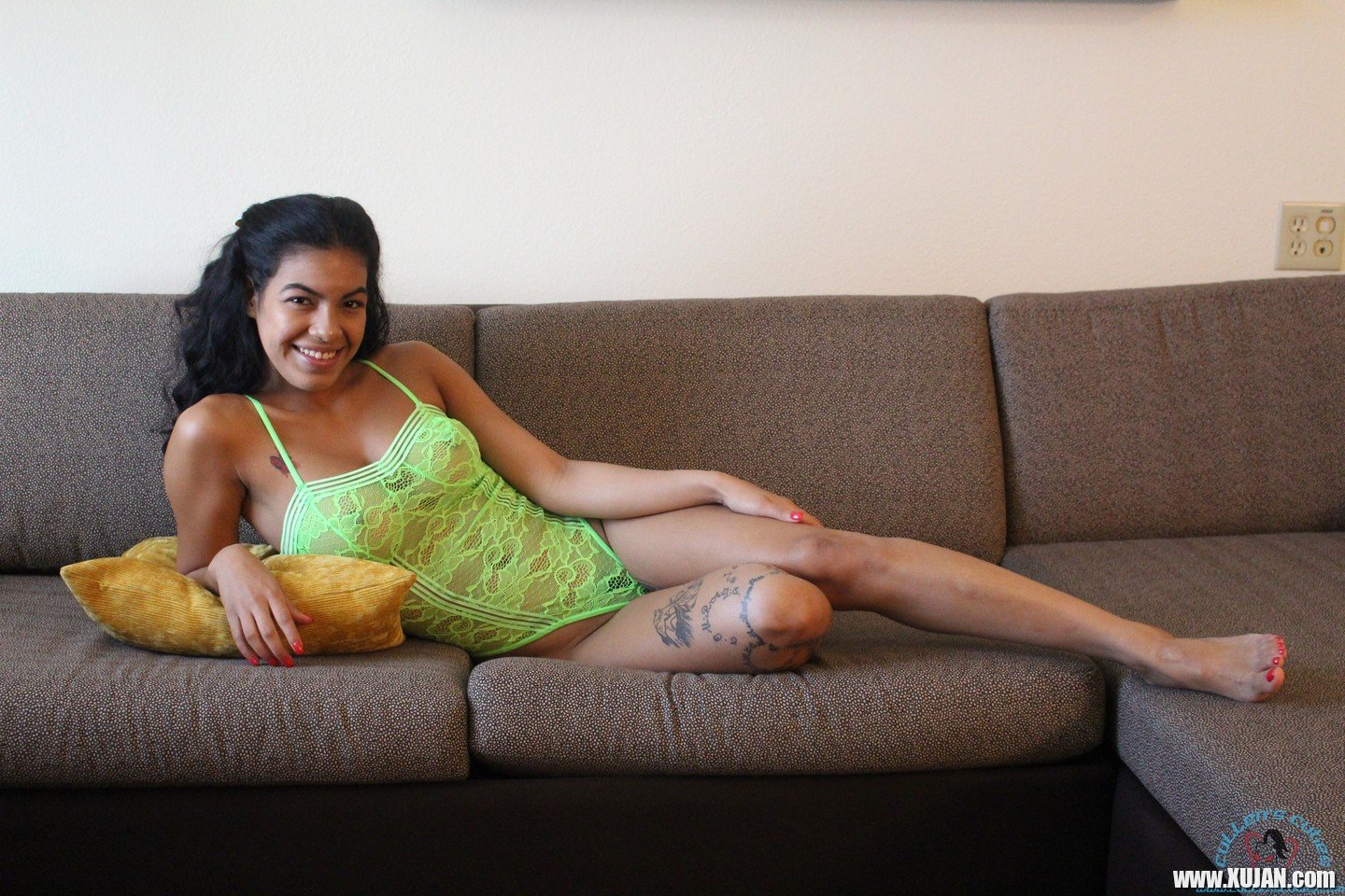 Luscious Maya Farrell shows off her amazing body to local guys - Photo #535307