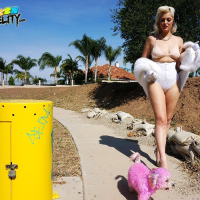 This pinup babe has a dirty side that she cant wait to let loose when Ryan makes his advances