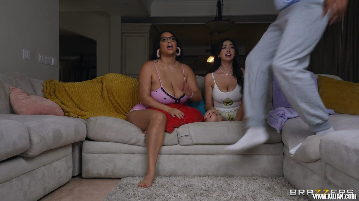 Busty ladies Ashlyn Peaks and Chloe Surreal sharing same big dick - Photo #550521