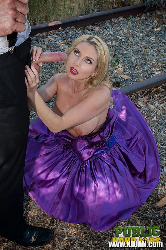 Blonde Christie Stevens gives her new boss a handjob to get ahead - Photo #559331