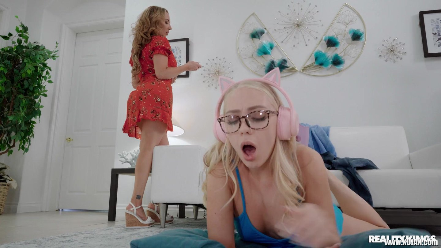 Busty cougar Richelle Ryan gets down and dirty with young Braylin Bailey - Photo #562788