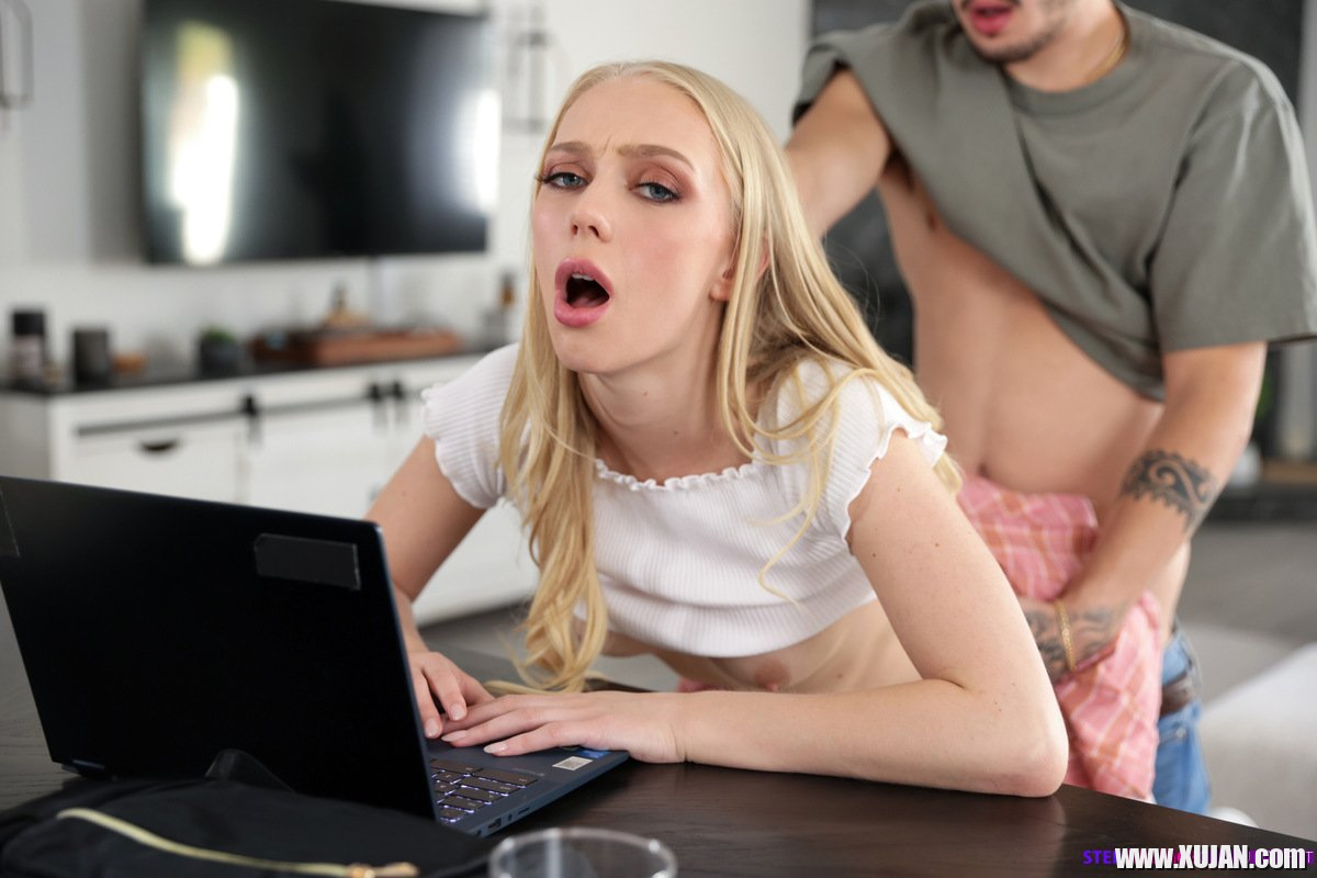 Gorgeous schoolgirl Braylin Bailey is sucking and riding her stepbros cock - Photo #562868