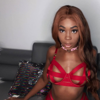 Black pornstar Tori Montana toys her wet snatch