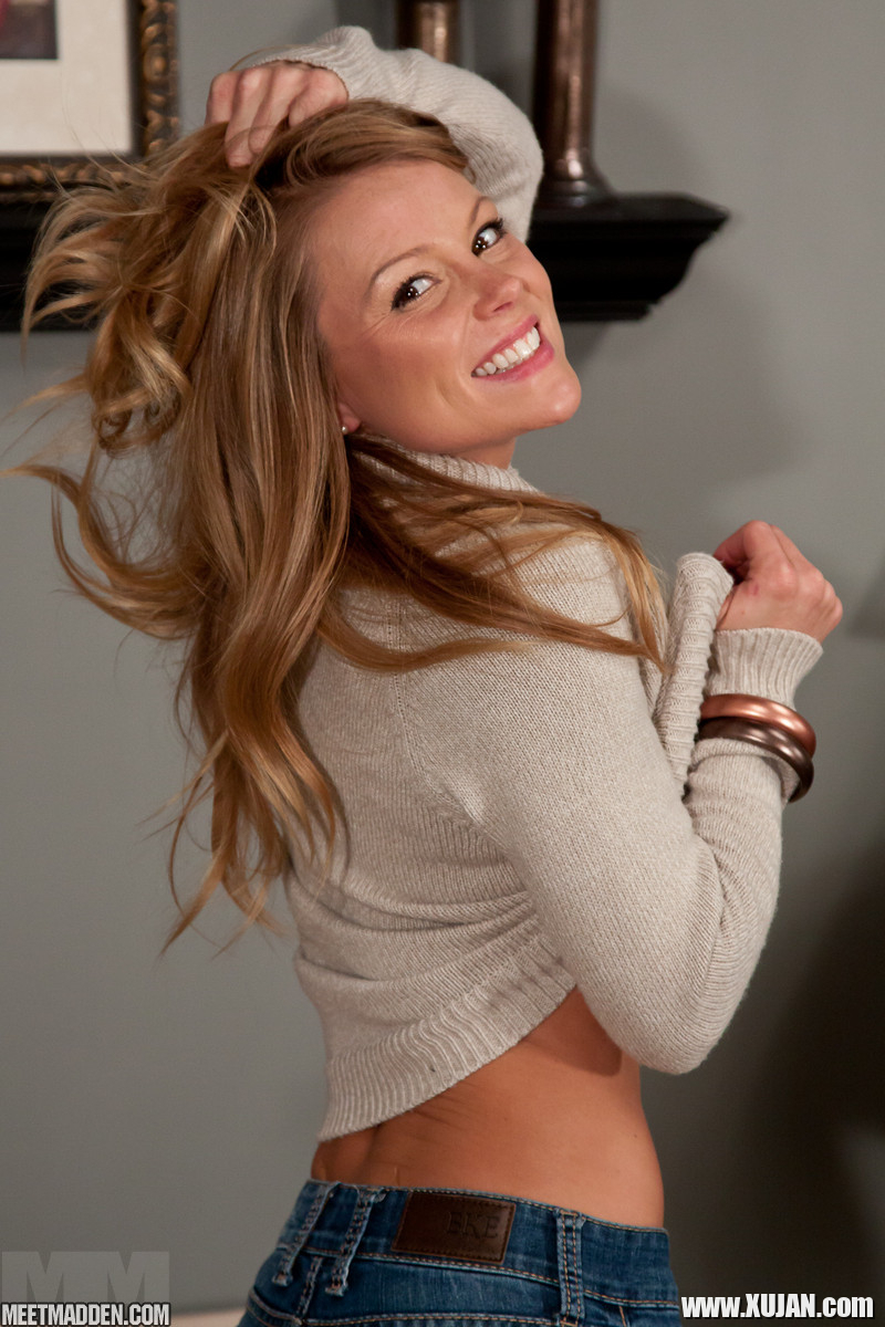 MILF first timer Meet Madden stripping off rolled jeans and underthings - Photo #564872