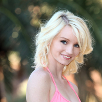 Sammie Daniels showing her Pussy in a pink Dress