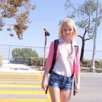 Teen Sammie Daniels gets her tight Pussy stetched