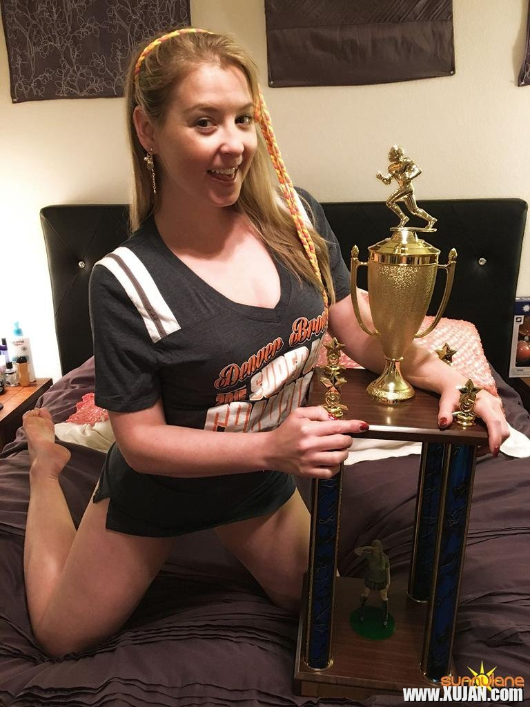 Naughty Girl Sunny Lane posing with her Trophy - Photo #569132