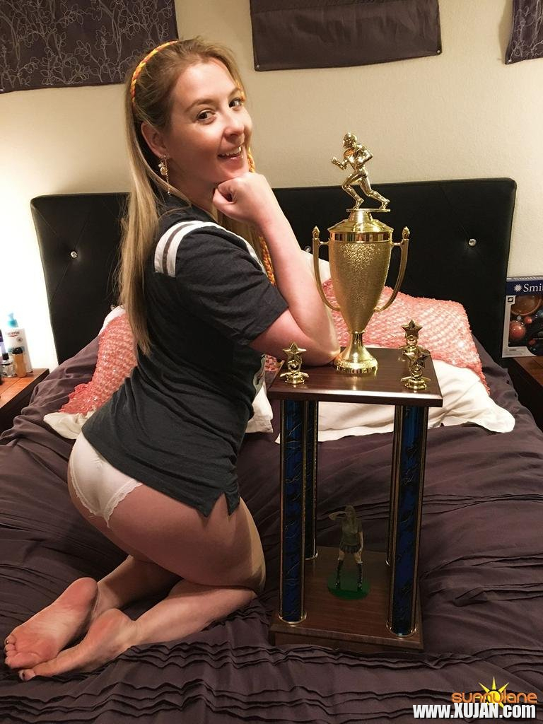 Naughty Girl Sunny Lane posing with her Trophy - Photo #569133