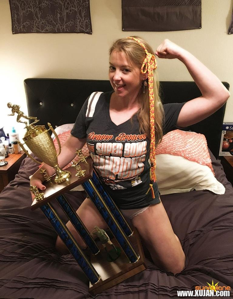 Naughty Girl Sunny Lane posing with her Trophy - Photo #569136