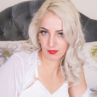 Pretty babe Liz Rainbow unveils her small boobs in the bedroom