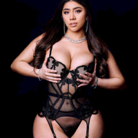 Curvy babe Violet Myers cums hard with big cock deep in hairy beaver