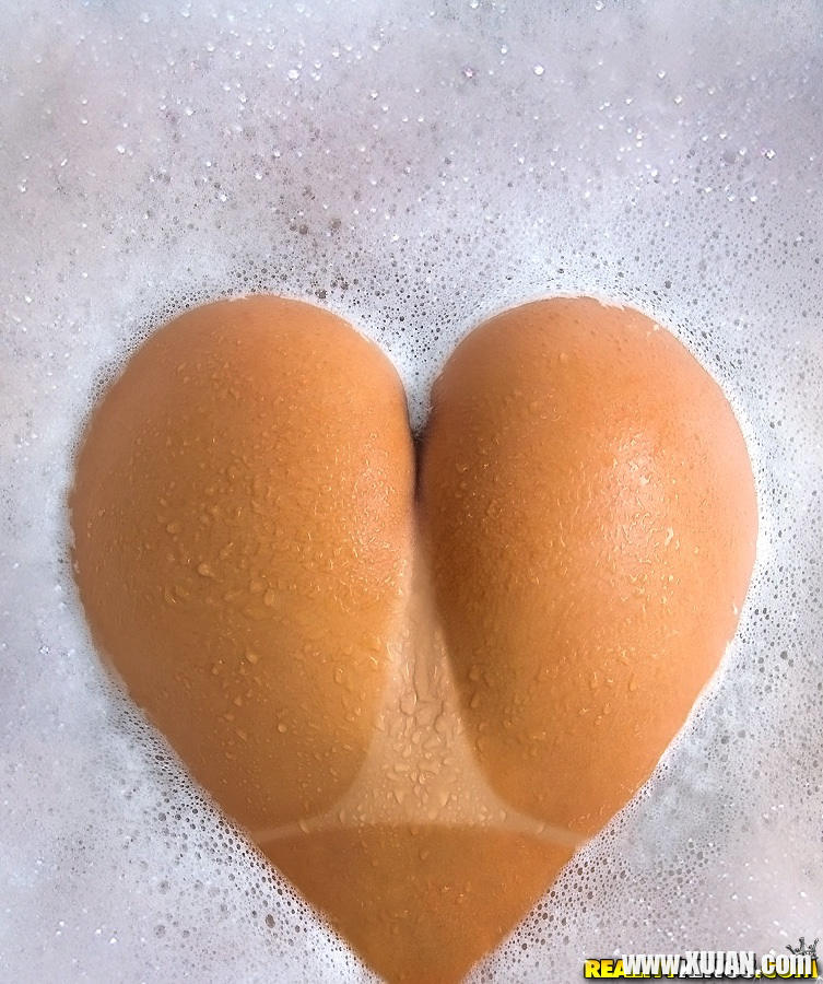 Slippy teenage girl Alyssa Reece stripping down and taking bath - Photo #599581
