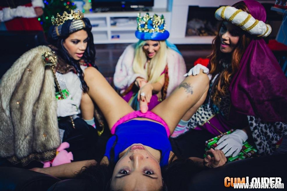 Horny Santa fucking Kesha Ortega and her BFFs - Photo #602038
