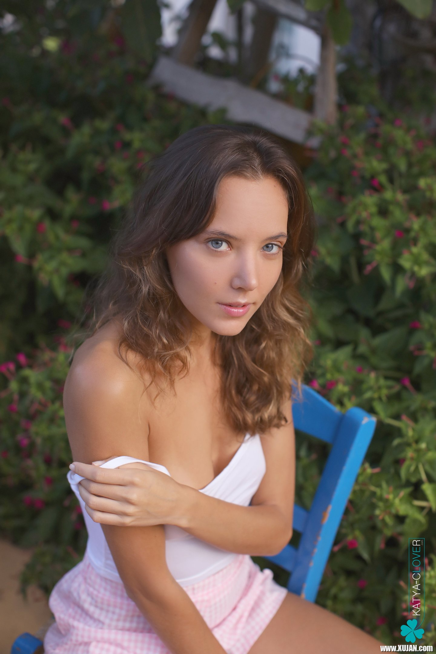 Sweet Princess Clover likes to Pose Outdoors - Photo #608523