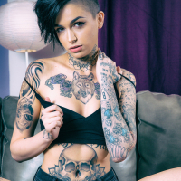 Leigh Raven exposes her inked body in the living room