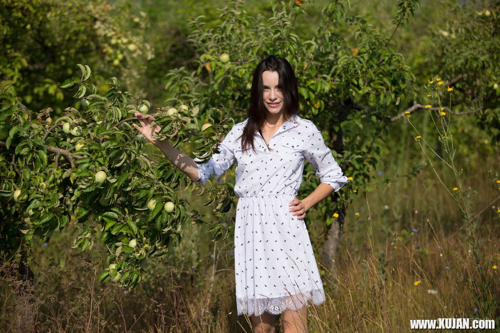 Skinny Adel Morel poses naked in an apple garden - Photo #613142