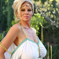 Kelly Madison flashing her wet Tits and Cunt