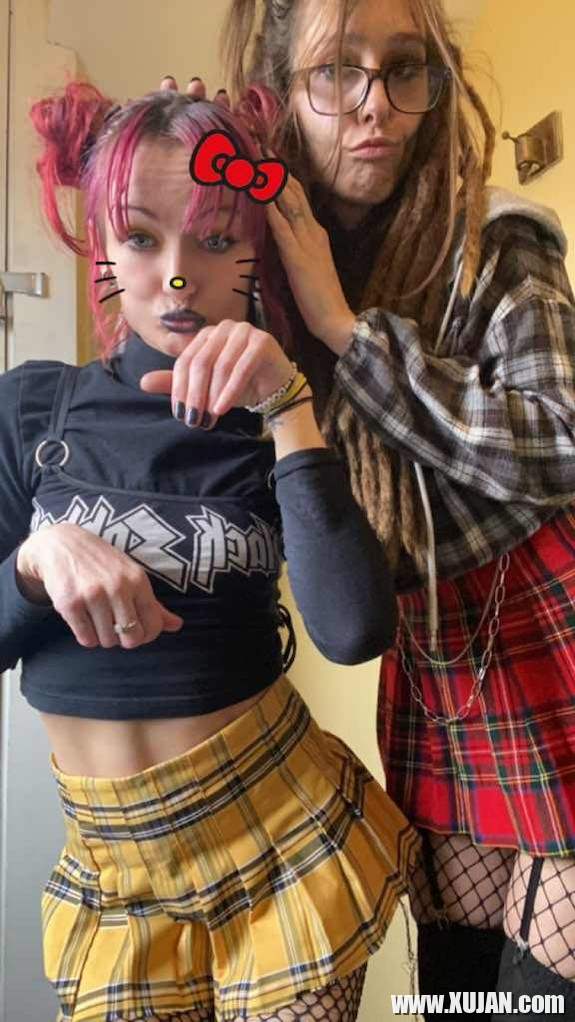 A couple of slutty SchoolGirls - Photo #615534