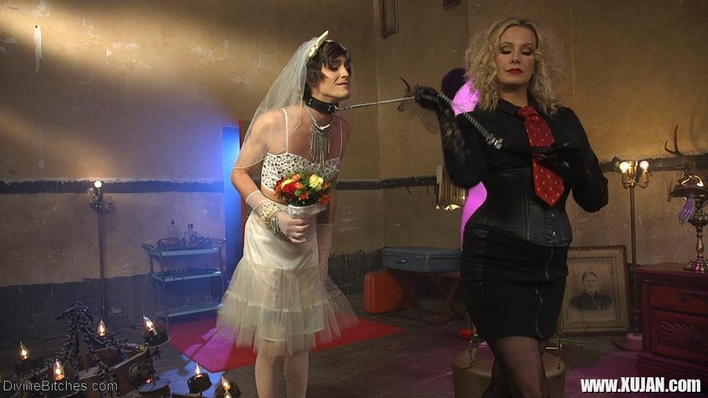Maitresse Madeline and her Slave fucked by a Stud - Photo #616139