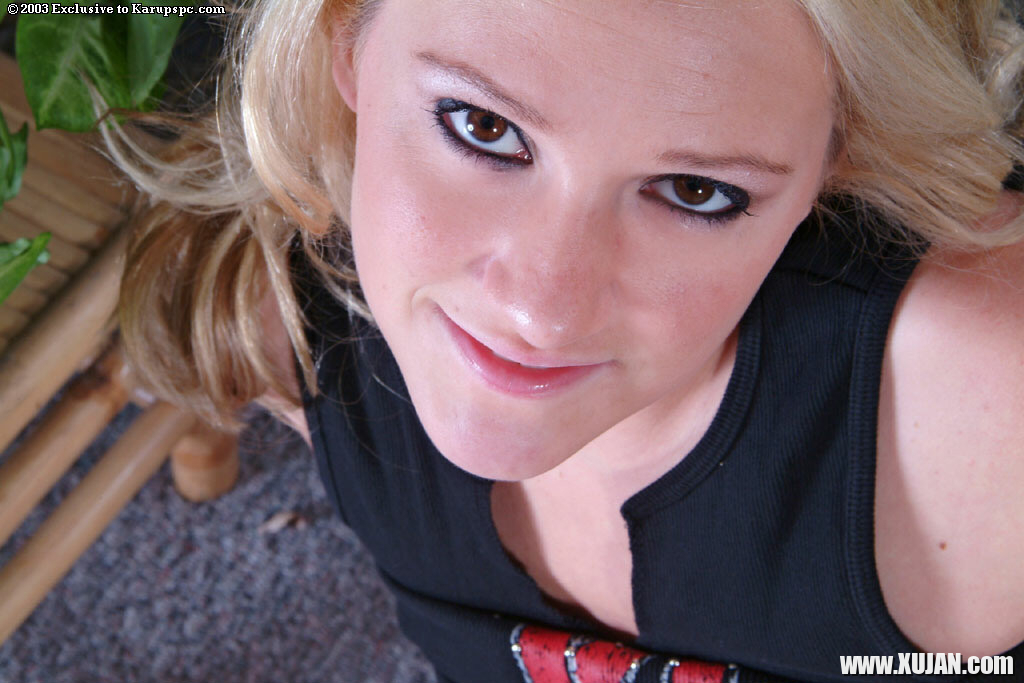 Cool teen Alexis Malone playing with her new big tasty sex toy - Photo #621725