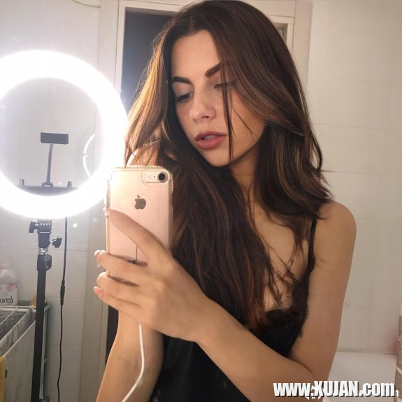 Undressing and taking selfies after college classes - Photo #623909