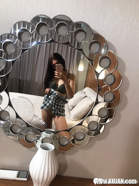 Undressing and taking selfies after college classes - Photo #623911