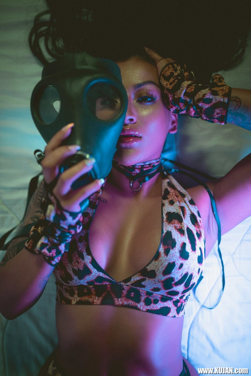 Tattooed girl Mariana Martix teasing with her sexy curves while posing - Photo #624536