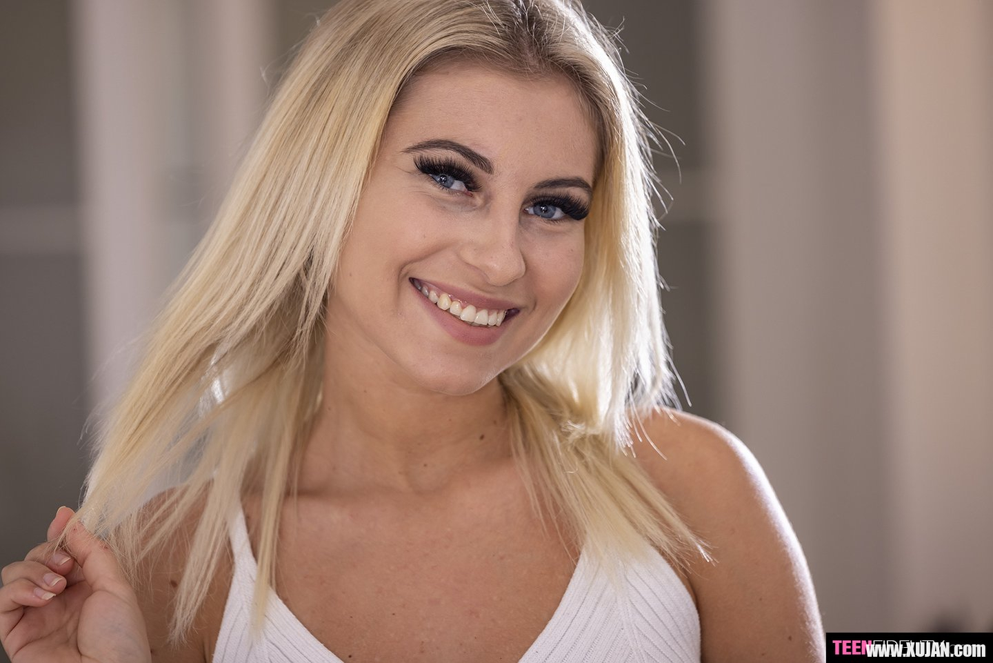 Beautiful young blondie Lilly Bella takes a ride on a big cock - Photo #625977