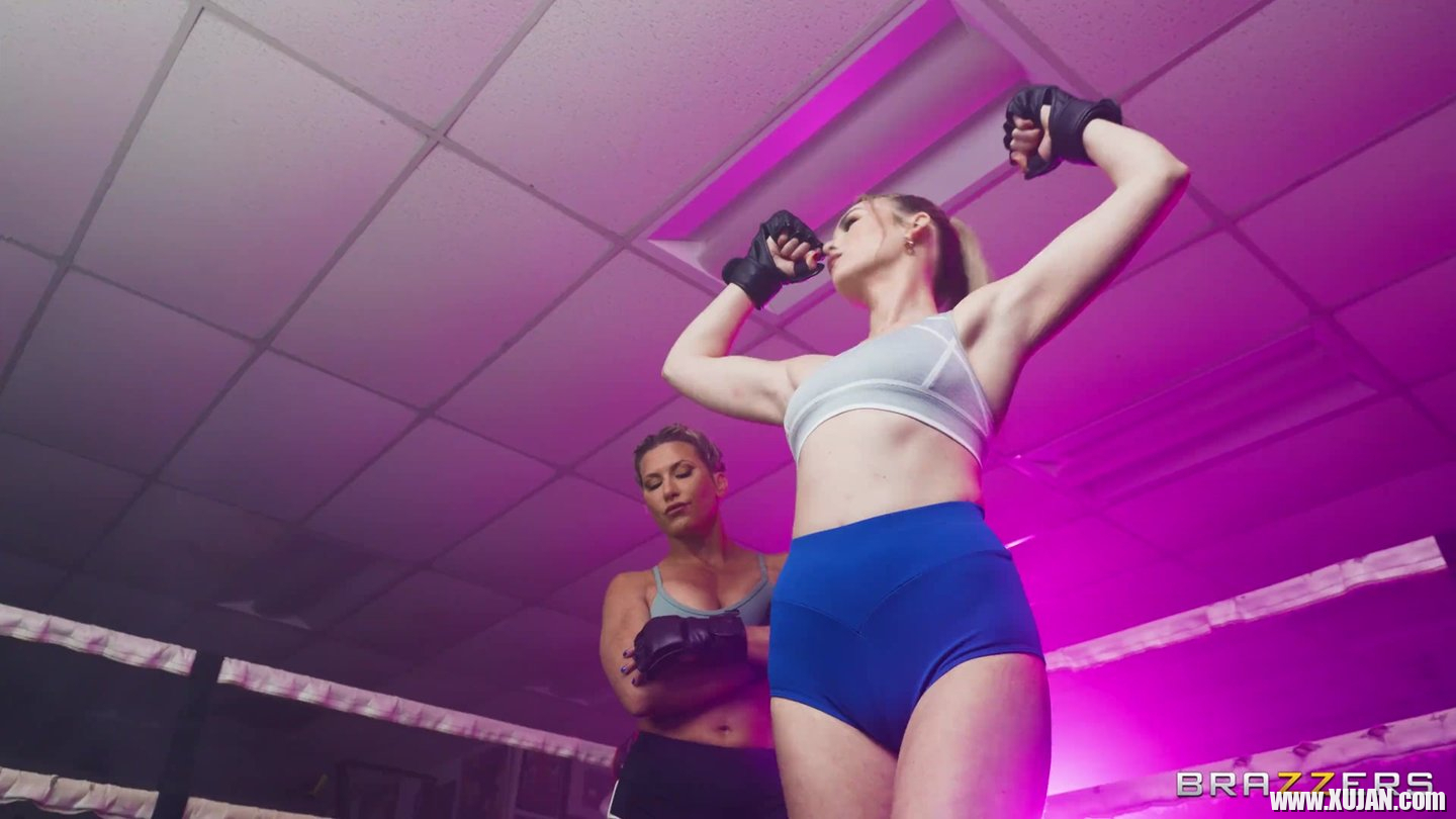 Nasty Ariel Carmine having lesbian fun with Lilly Bell in boxing ring - Photo #626047