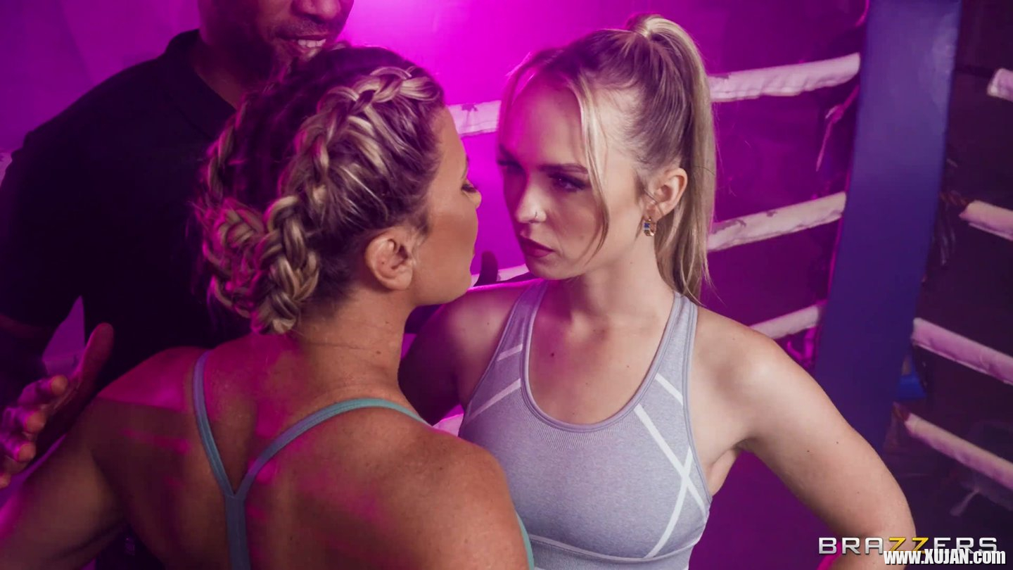 Nasty Ariel Carmine having lesbian fun with Lilly Bell in boxing ring - Photo #626048
