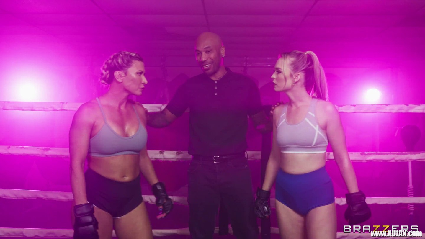 Nasty Ariel Carmine having lesbian fun with Lilly Bell in boxing ring - Photo #626049
