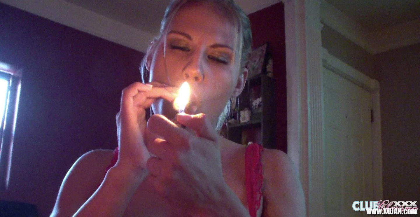 Charisma Cappelli puts a cock in her smokey mouth - Photo #626665