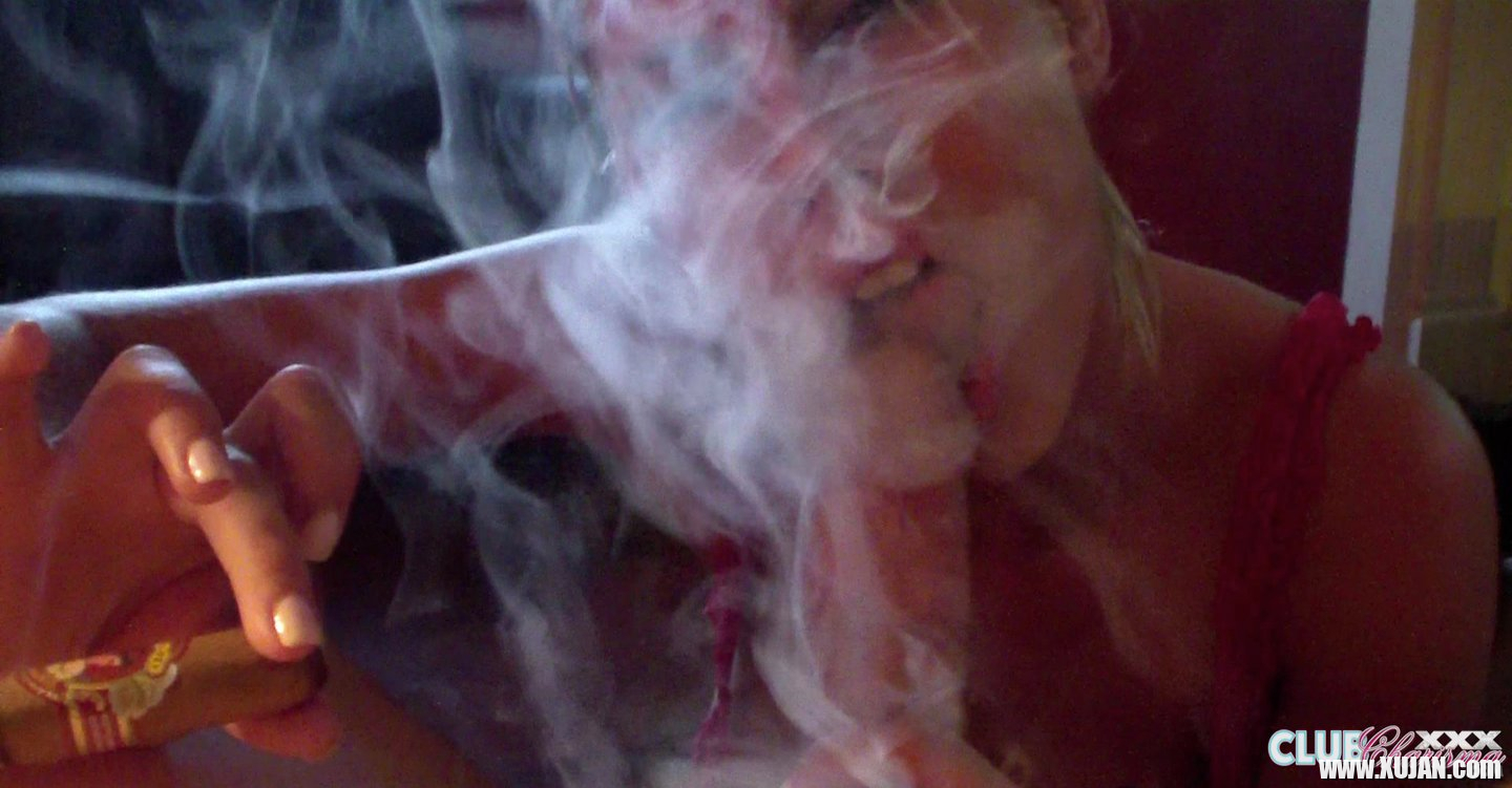 Charisma Cappelli puts a cock in her smokey mouth - Photo #626666