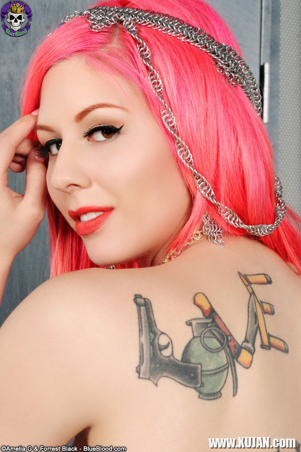 Erotic pink haired Babe Annalee Belle gets naked - Photo #628574