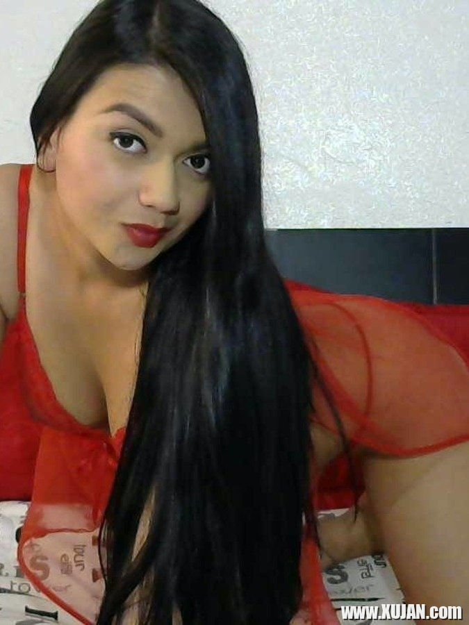 Sexy young Latina Sofia Gomez shows off her hot red lingerie for you - Photo #628893