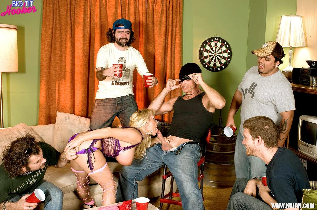 Busty Bitch Holly Halston is fucked in a Gangbang - Photo #631374