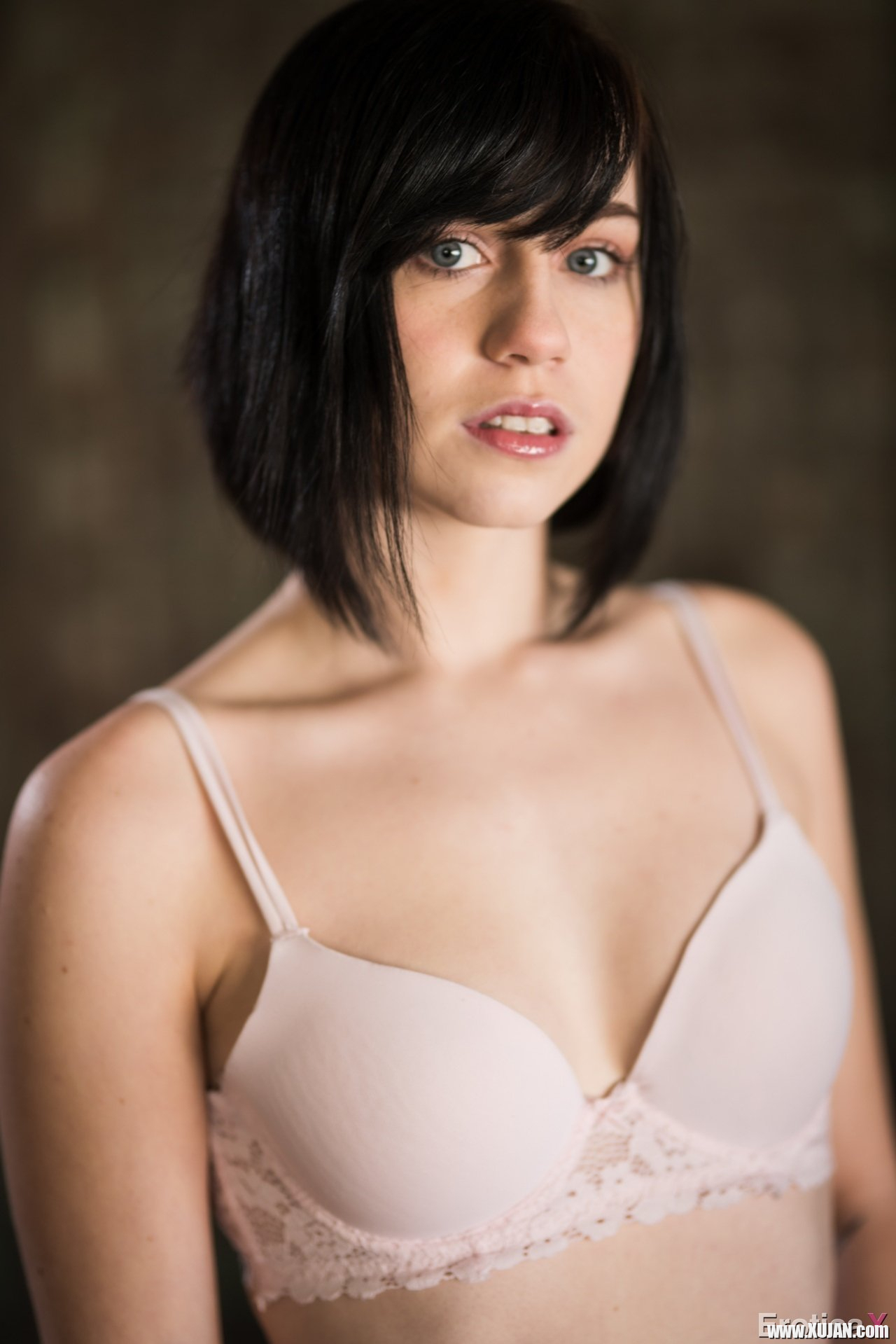 Hazel Heart and Remi Jones sharing Quinton James cock in threesome - Photo #633740