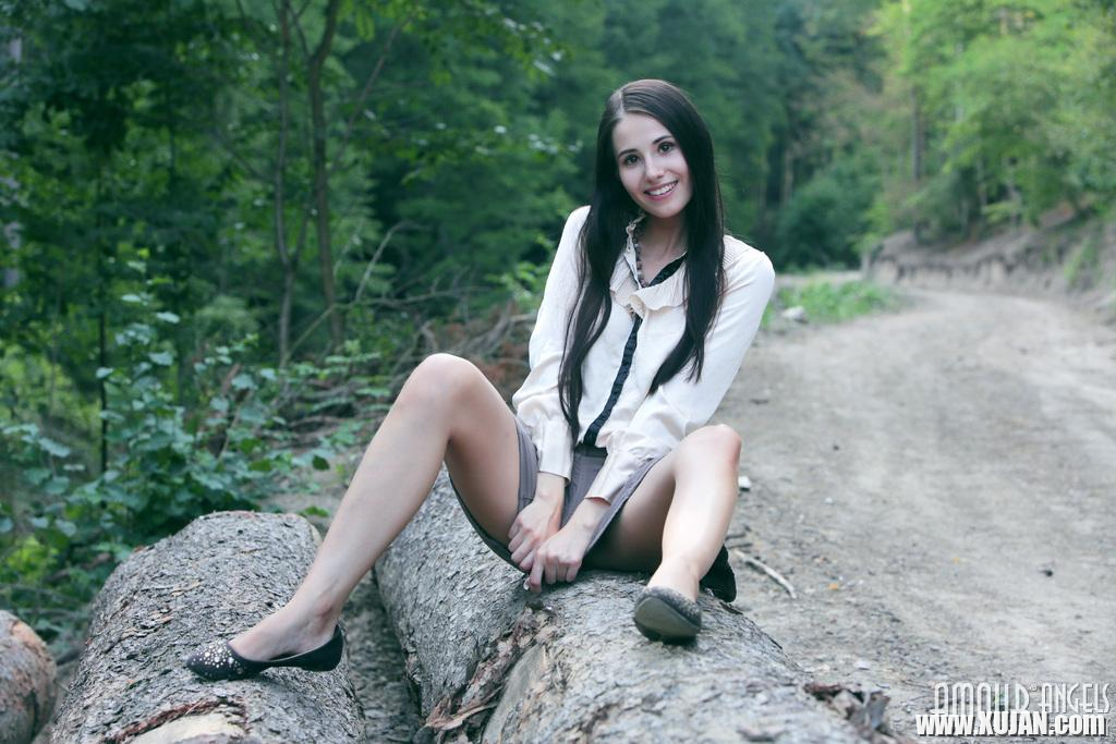 Brunette teen Vanessa Sky gets naked for you outside - Photo #635300