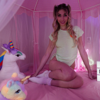 Beautiful chick Delilah Day showing her nice ass while posing