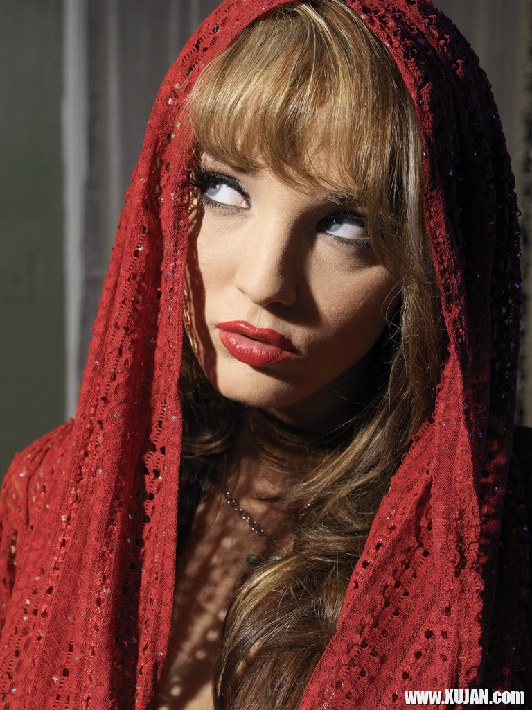 Charlie Laine red riding hood - Photo #640997