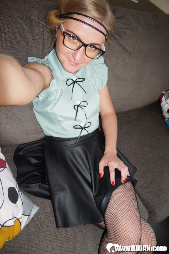 Teacher showing off her desirable ass in nudes - Photo #647757